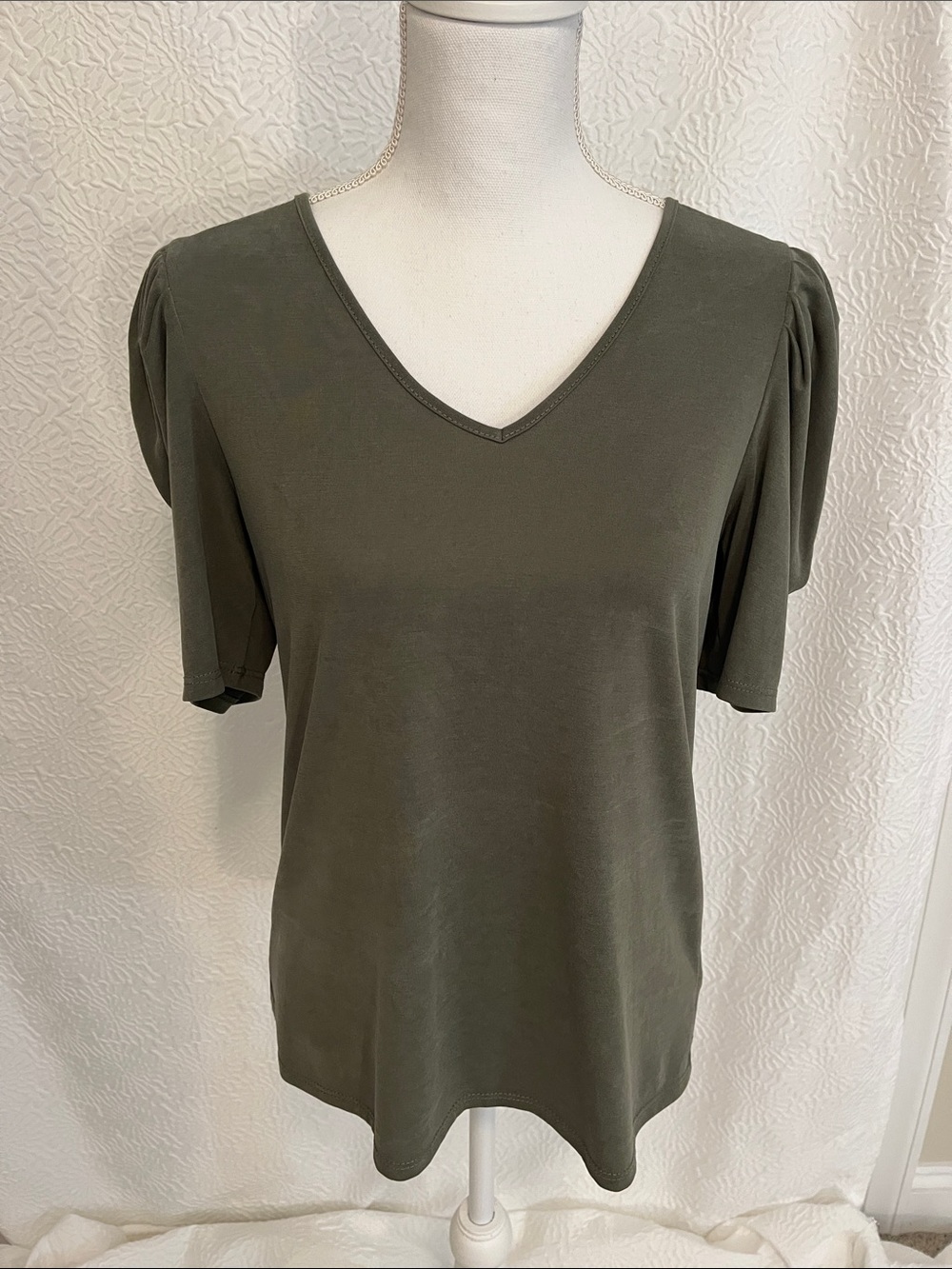 Green Envelope Olive Green V-Neck Short Sleeve Top